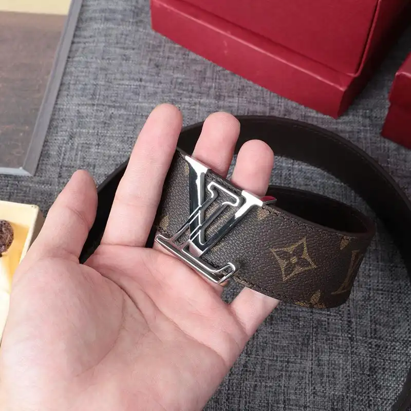 LV s Belte 19xf0097