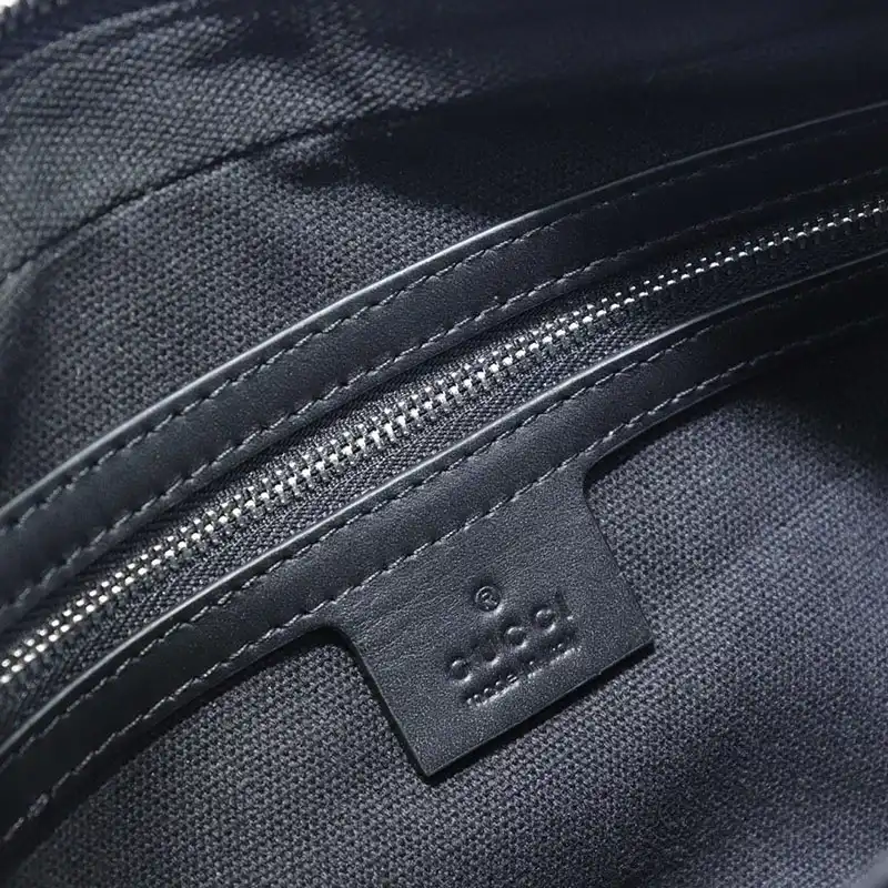 G*u*i belt bags 19gm0018