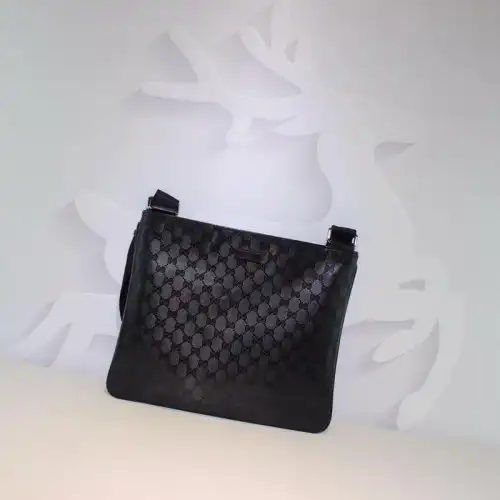 G*u*i messenger bags 19gm0031