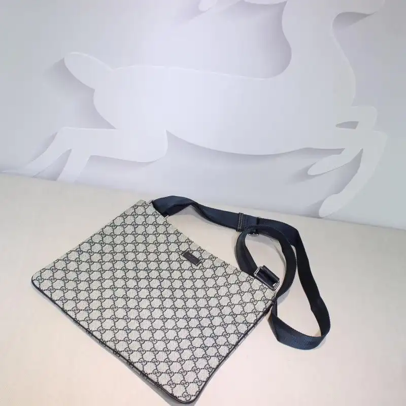 G*u*i messenger bags 19gm0033