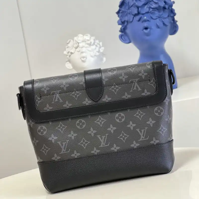 LV Bag 2204YA0008