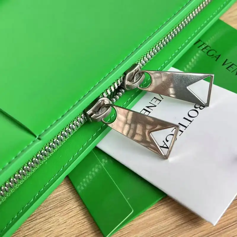 Bottega Veneta Bag 2209SF0027