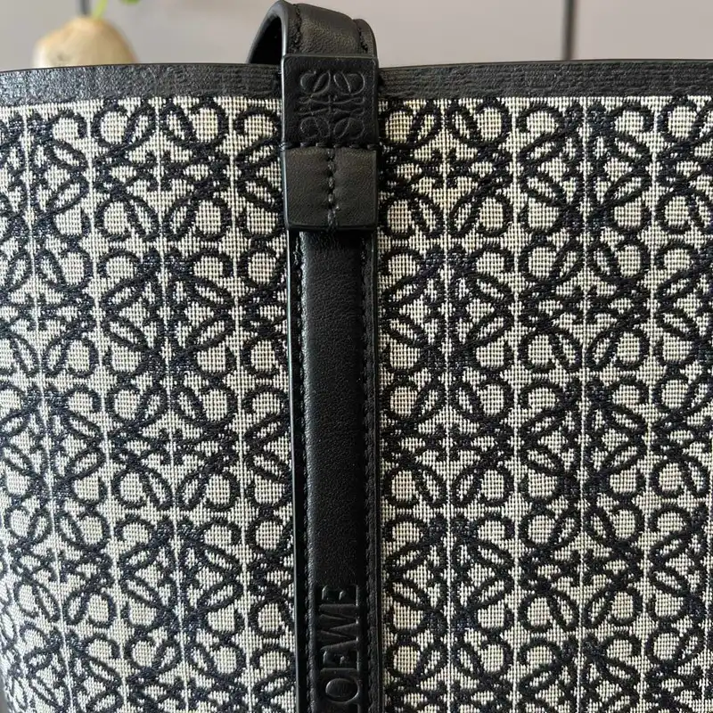 Loewe Bag 2210YA0048