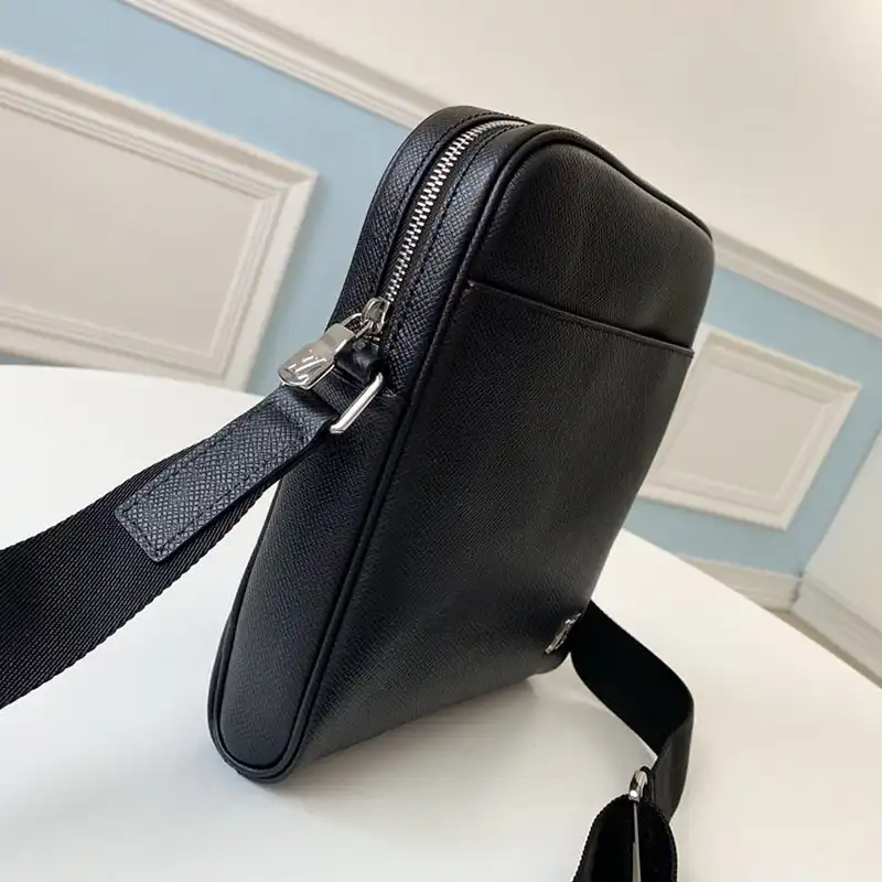 LV Bracelet 19HT0107