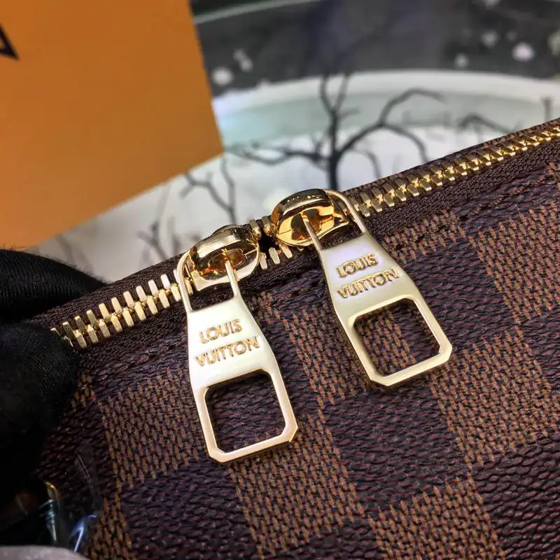 LV Bags 19T1L0378