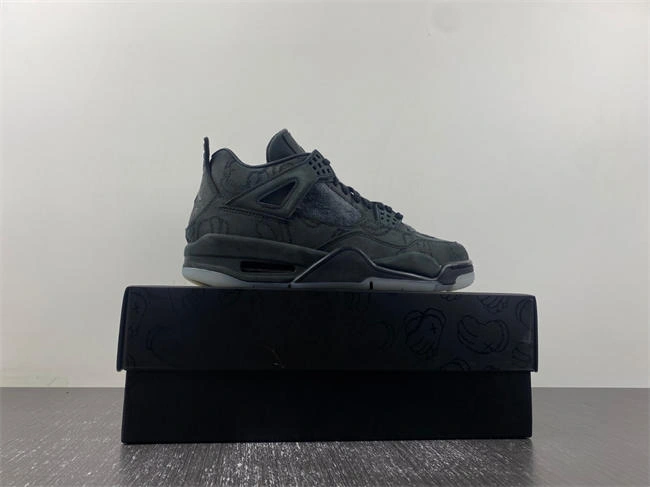 AIR JORDAN 4 RETRO KAWS 930155 Vibrant 3862