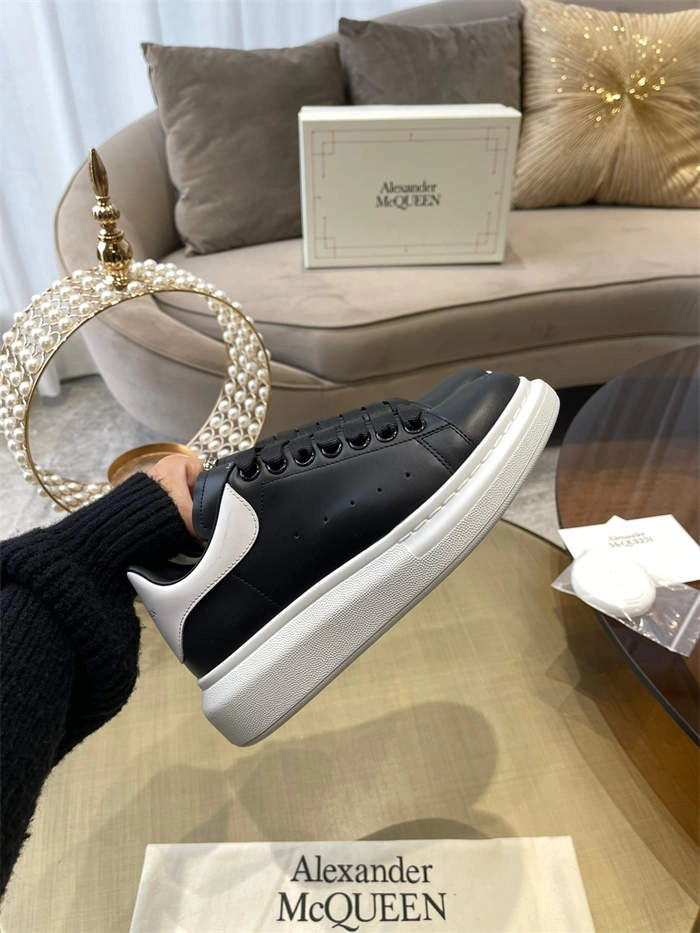 Alexander McQueen Oversized Modern 2570