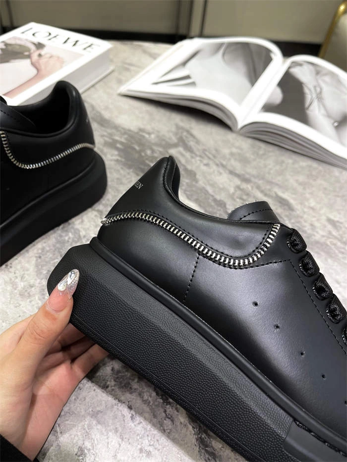 Alexander McQueen Oversized Classic 2580