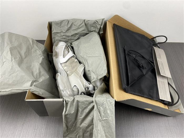 ComfortFit BLCG Track Clear Sole Gray  647742 W3BM4 4406