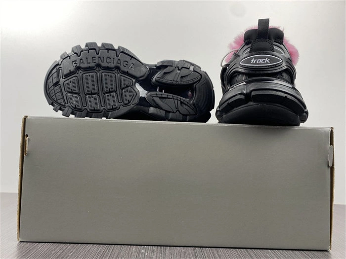 Modern BLCG Track Fake Fur Black Pink  668555 W3CQ6 4431