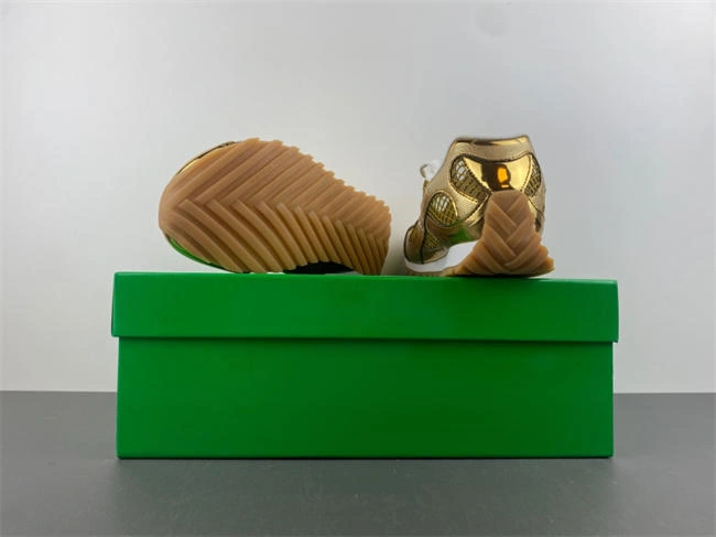 Bottega Veneta Orbit Cozy 2600