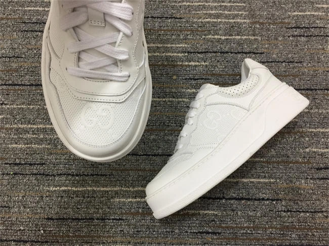 fashionable G*u*i low top sneaker 562