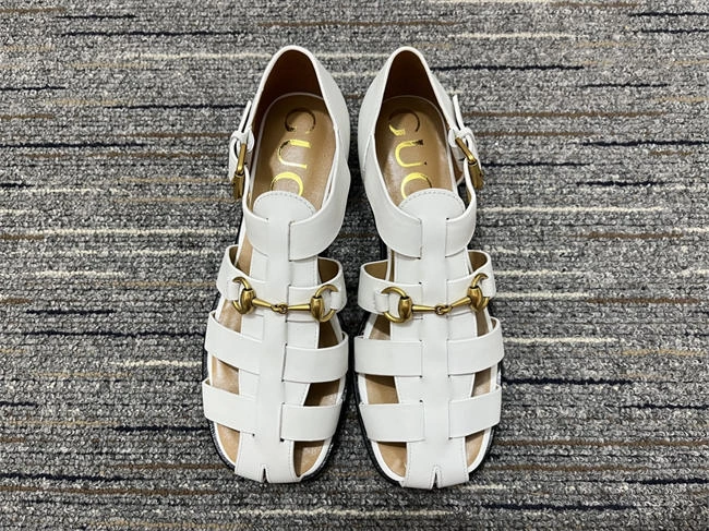 G*u*i sandals packable 365