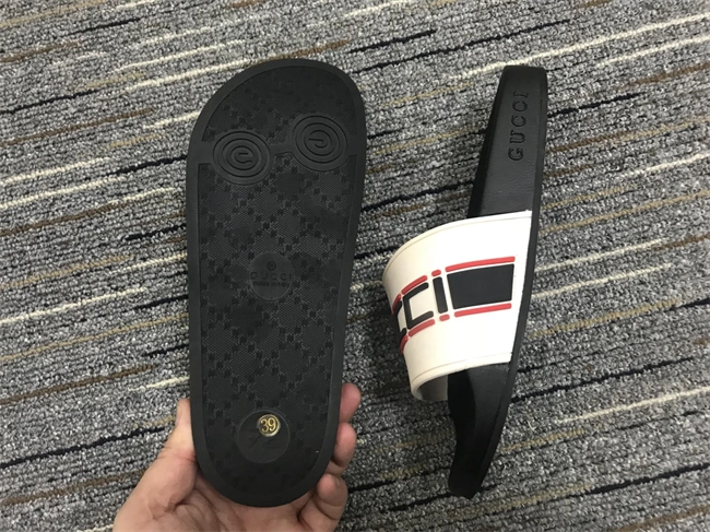 G*u*i slide compact 449