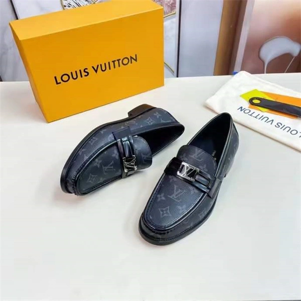 Versatile Lv Loafer 1924