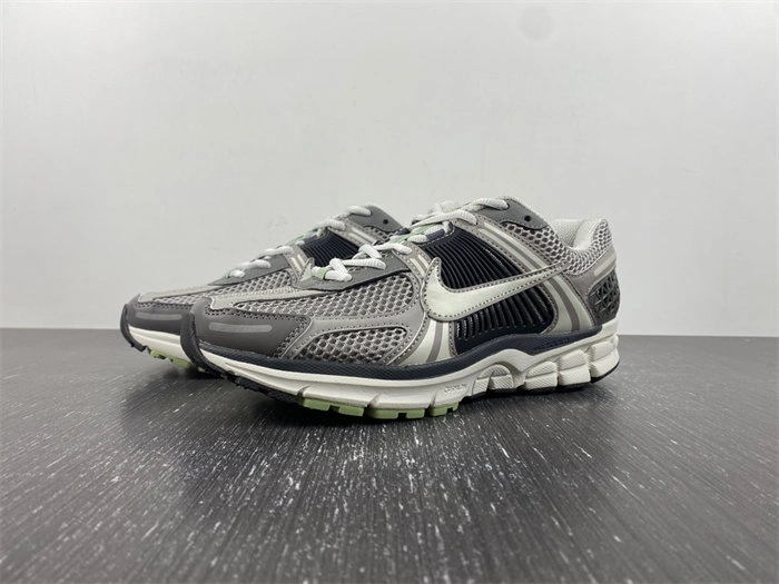 Sustainable Nike Zoom Vomero 5 Cobblestone Flat Pewter FB8825- 5300